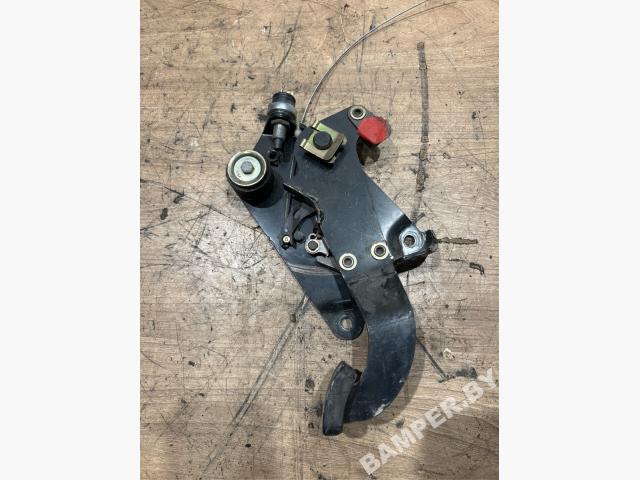 Педаль стояночного тормоза