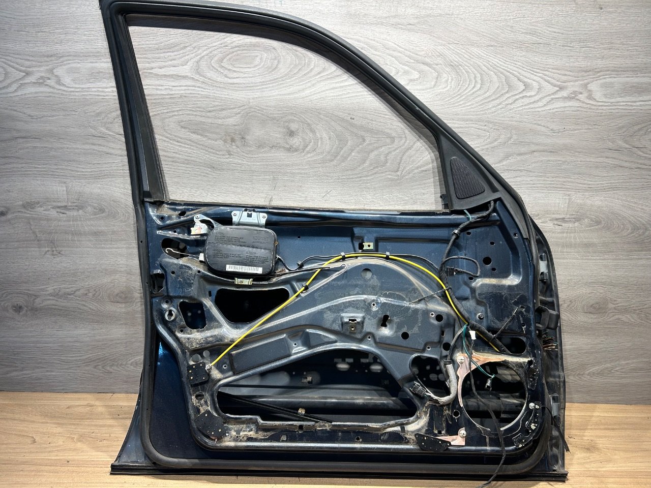Дверь передняя левая