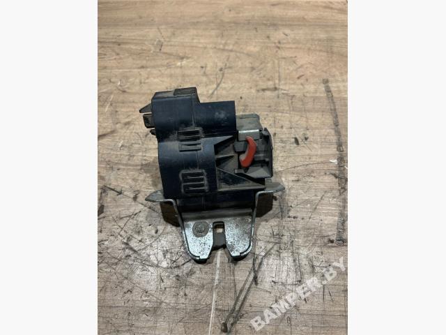 Замок багажника