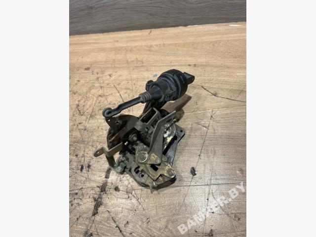 Замок двери задней правой