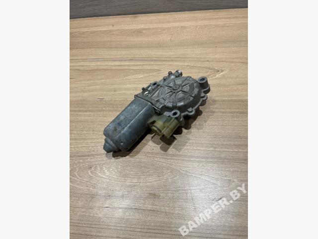 Моторчик стеклоподъемника передний правый