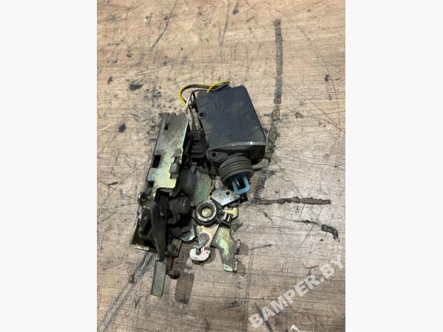 Замок двери передней левой