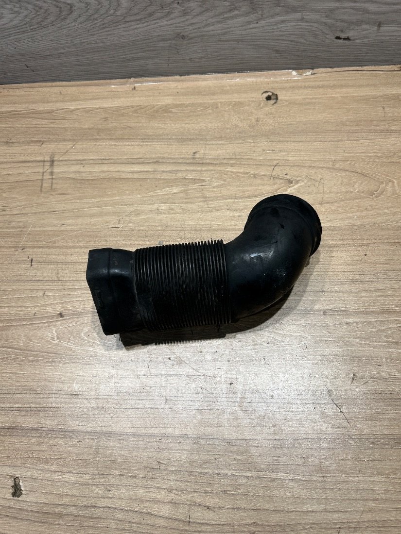 Патрубок воздушного фильтра