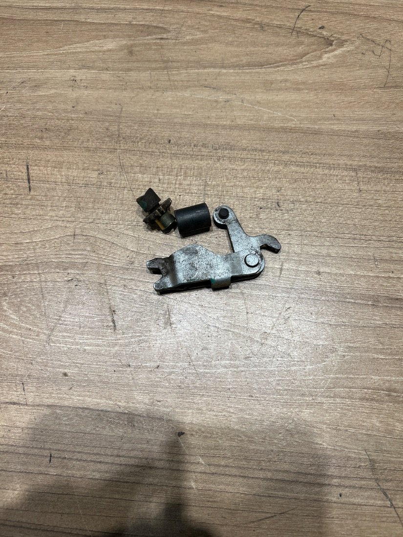 Механизм ручника (стояночного тормоза)