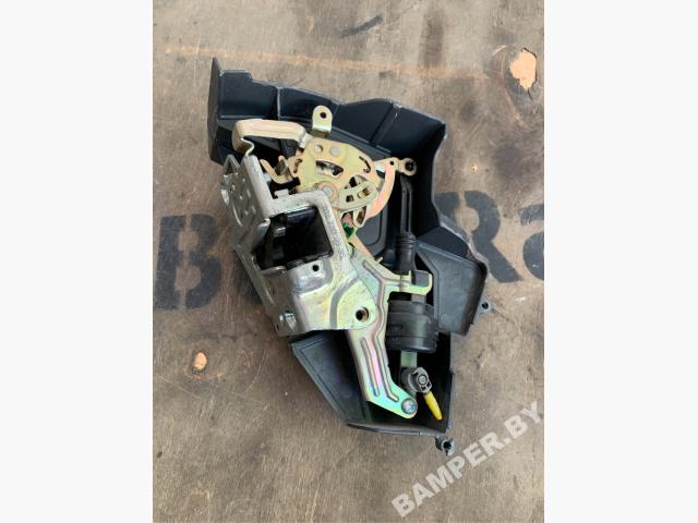 Замок двери задней левой