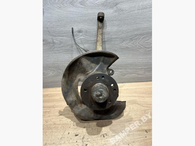 Кулак поворотный правый