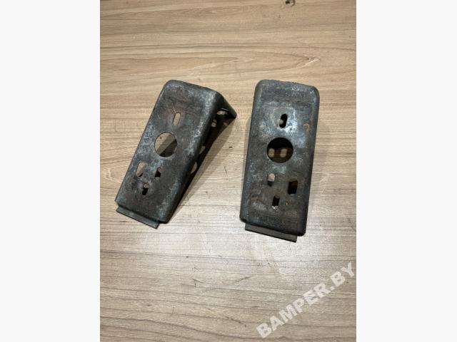 Кронштейн крепления бампера переднего