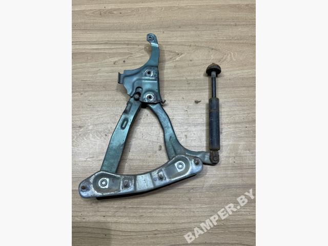 Петля капота левая