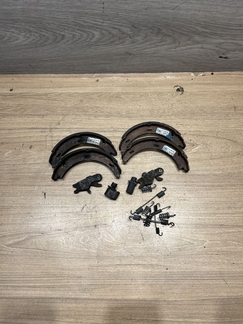 Механизм ручника (стояночного тормоза)