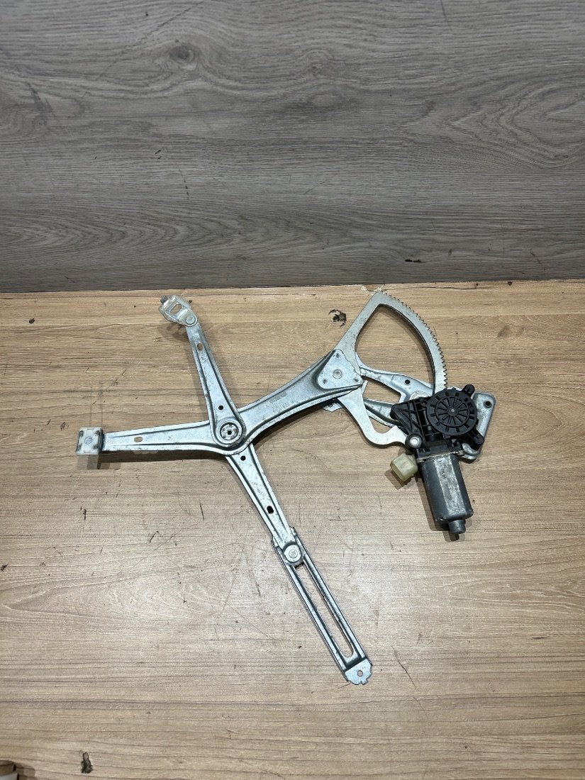 Стеклоподъемник передний правый