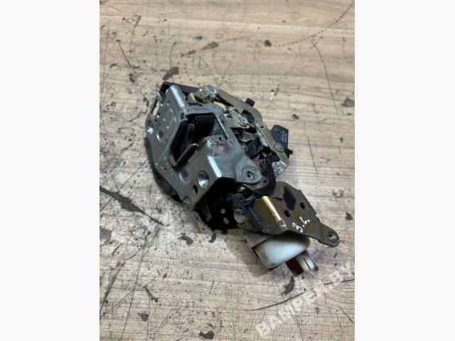 Замок двери задней левой